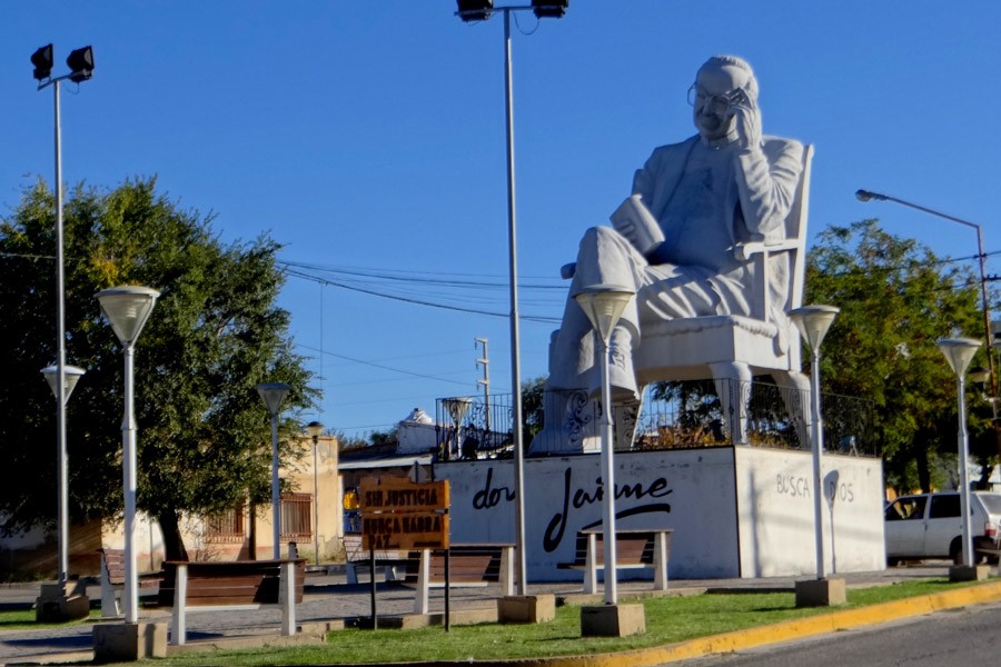 MONUMENTO A JAIME DE NEVARES - CUTRAL CO